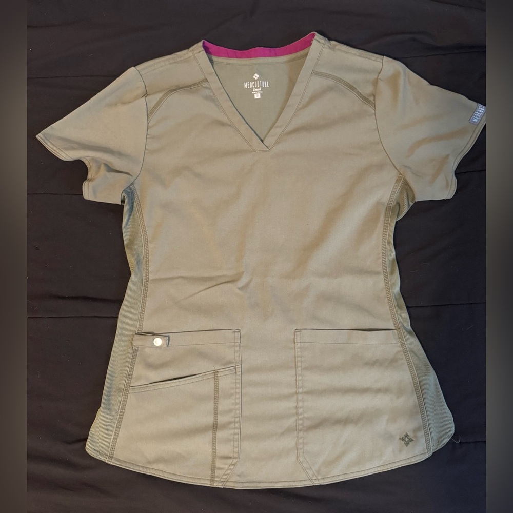 Med Couture Fitted Short Sleeve Top sage green color